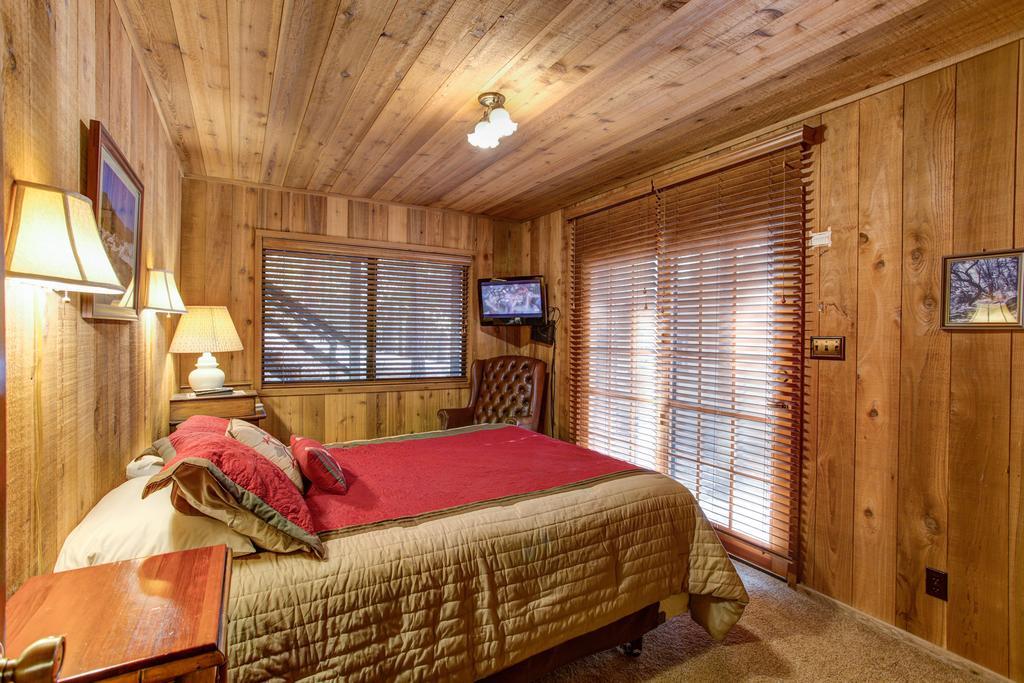 17B Tylers Timber Lodge Wawona Bagian luar foto